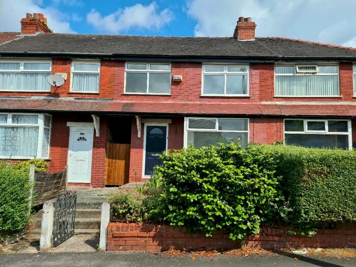 3 Bedroom Town House To Rent In Springfield Road, Droylsden, Manchester, M43