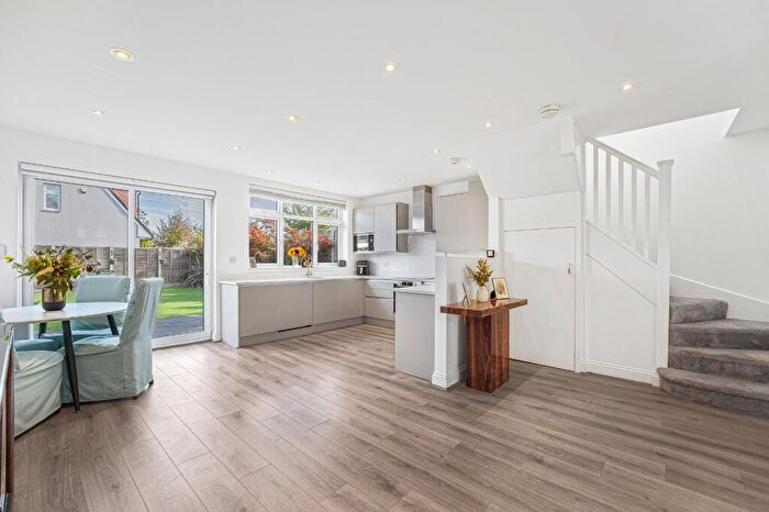 3 Bedroom Detached House To Rent In Sidewood Road, New Eltham, London, SE9