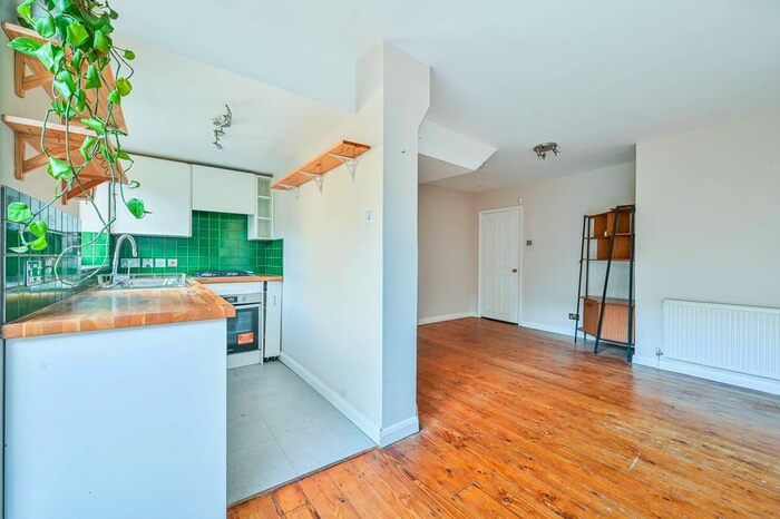 1 Bedroom Flat To Rent In Eastlake Road, Brixton, London, SE5