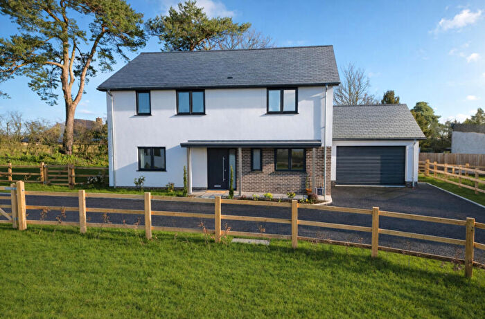 4 Bedroom Detached House For Sale In Tiverton Road, Cullompton, EX15