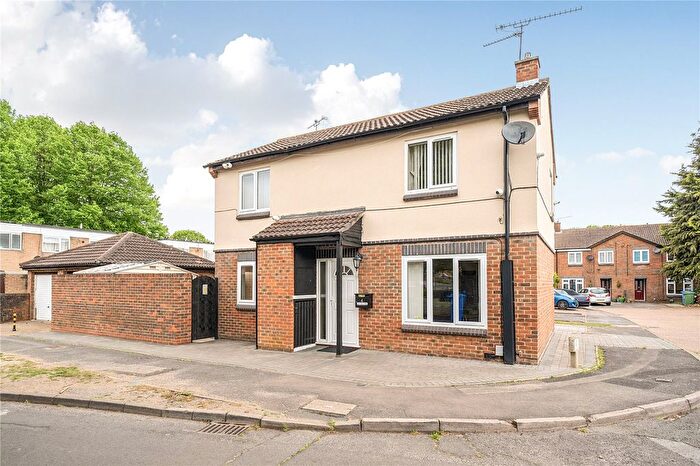 3 Bedroom Link Detached House For Sale In Croyde Close, Farnborough, Hampshire, GU14