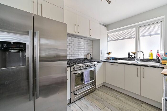 2 Bedroom Maisonette To Rent In Barnes End, Motspur Park, New Malden, KT3