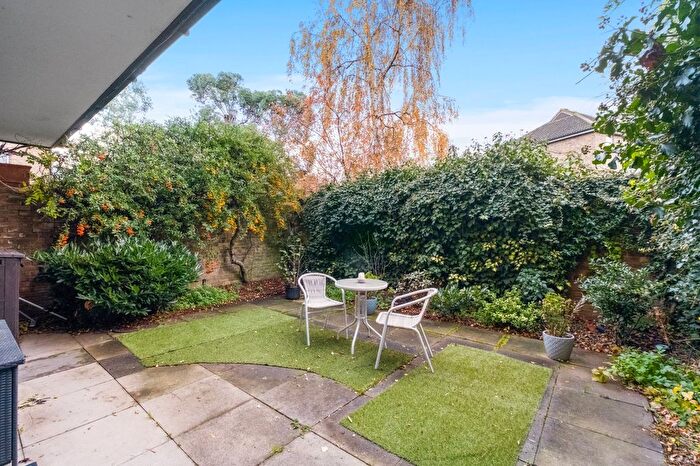 2 Bedroom Flat For Sale In Paveley Drive, Battersea Park, SW11