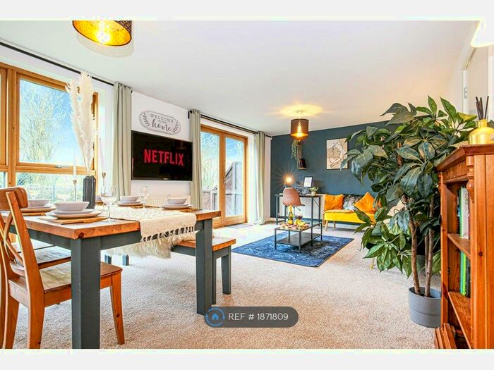 2 Bedroom Flat To Rent In Campbell Park, Milton Keynes, MK9