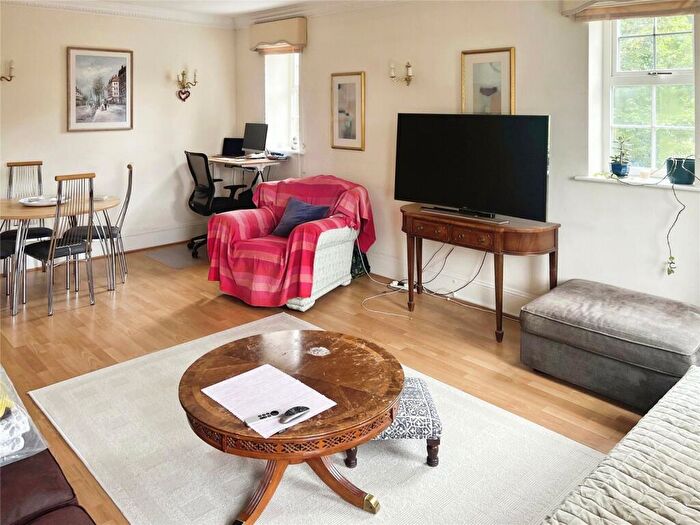 2 Bedroom Flat To Rent In Chadwick Place, Long Ditton, Surbiton, Surrey, KT6