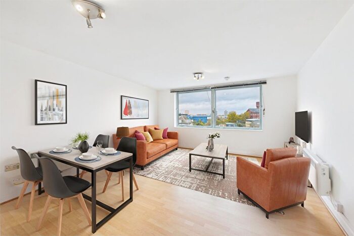 2 Bedroom Flat To Rent In Theatre Building -Bed -Bath, Bow, E3