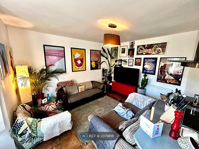 3 Bedroom Flat To Rent In Lauriston Road, London, E9