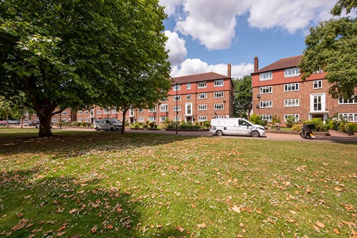 1 Bedroom Flat For Sale In Bushey Road, London, SW20