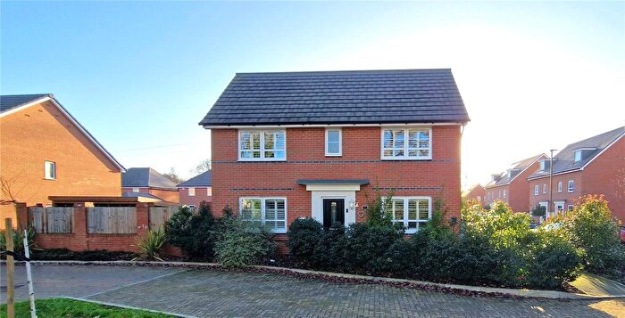 3 Bedroom Detached House To Rent In Dovetail Place, Chertsey, Surrey, KT16
