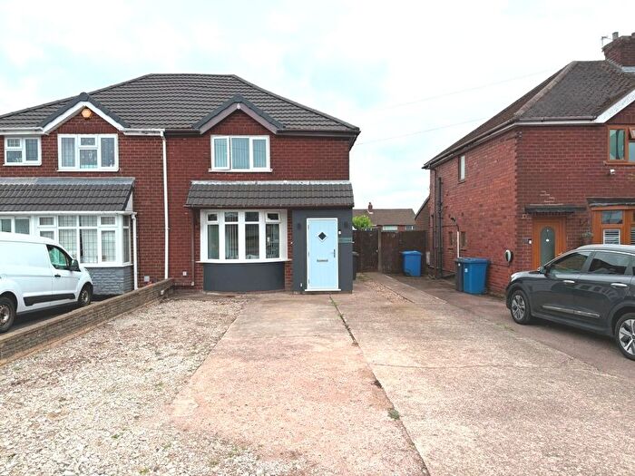 3 Bedroom Semi-Detached House For Sale In New Road, Burntwood, WS7