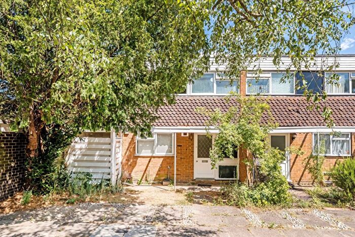 3 Bedroom Property To Rent In The Knoll, Ealing, W13