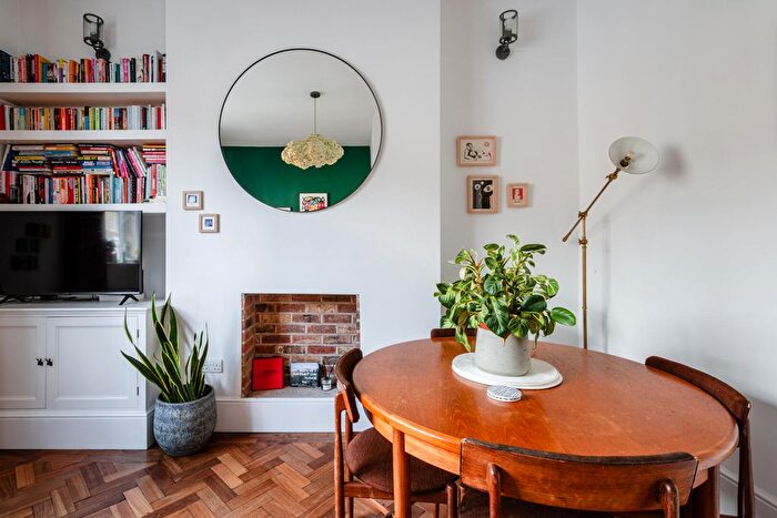 1 Bedroom Flat For Sale In Forest Road, E8