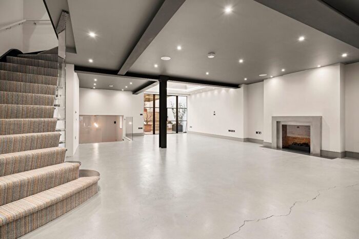 6 Bedroom Terraced House To Rent In Pembroke Gardens, Kensington, W8