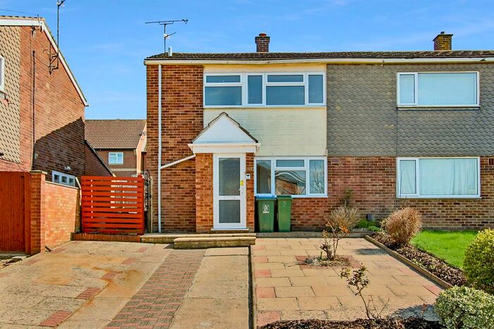 3 Bedroom Semi-Detached House To Rent In Fairfax Crescent, Aylesbury, HP20