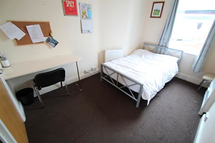 1 Bedroom Terraced House To Rent In Winston Gardens, Headingley, Leeds, West Yorkshire, LS6