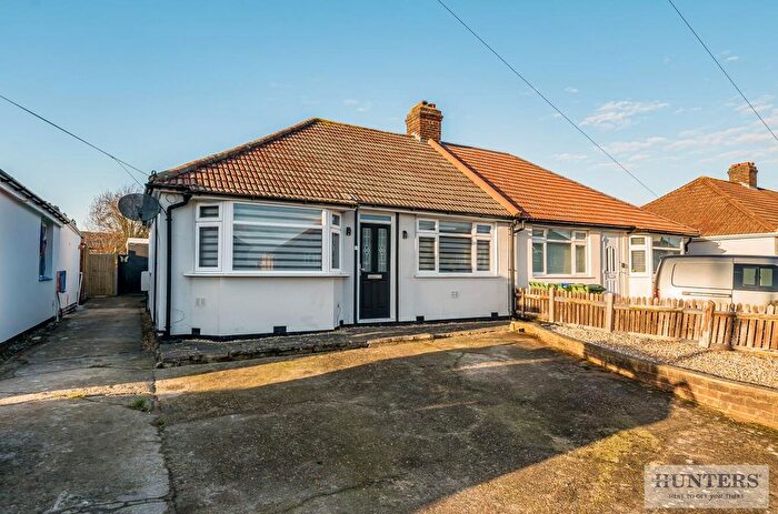 2 Bedroom Semi Detached Bungalow For Sale In King Harolds Way, Bexleyheath, DA7