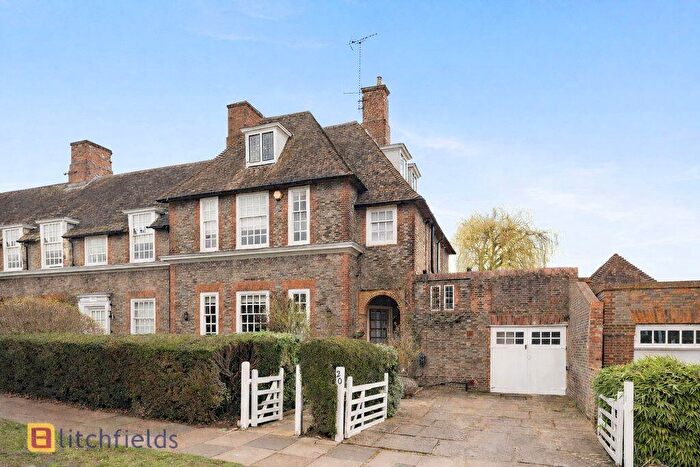 4 Bedroom Semi Detached House For Sale In Heathgate, Hampstead Garden Suburb, NW11