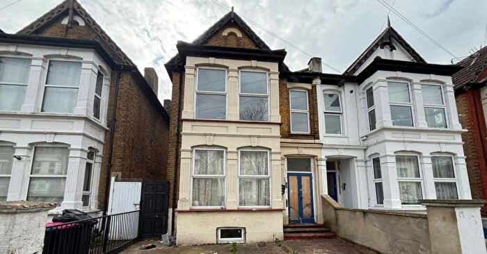 5 Bedroom Semi-Detached House For Sale In York Road, Southend-on-Sea, Essex, SS1