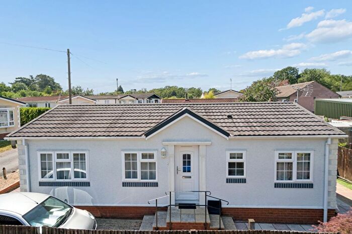 2 Bedroom Park Home For Sale In Denham, Uxbridge, UB9
