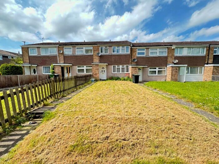 3 Bedroom Terraced House To Rent In Thrales Close, Luton, Bedfordshire, LU3