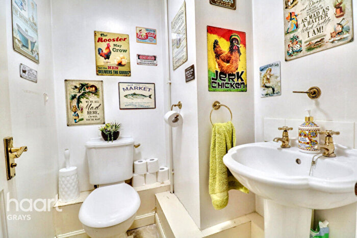 4 Bedroom Detached House For Sale In Triumph Close, Grays, RM16