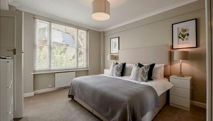 1 Bedroom Flat To Rent In Hill Street, London, W1J