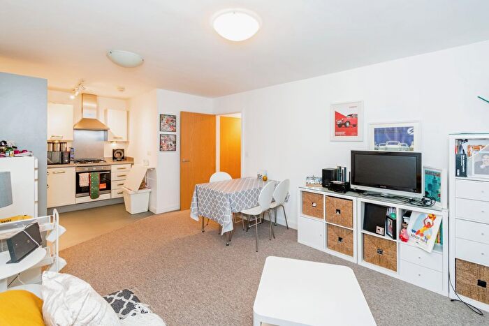 1 Bedroom Flat For Sale In Lindoe Close, Banister Park, Southampton, Hampshire, SO15