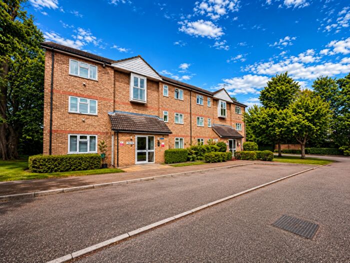 2 Bedroom Apartment To Rent In Quilter Close, Luton, Bedfordshire, LU3