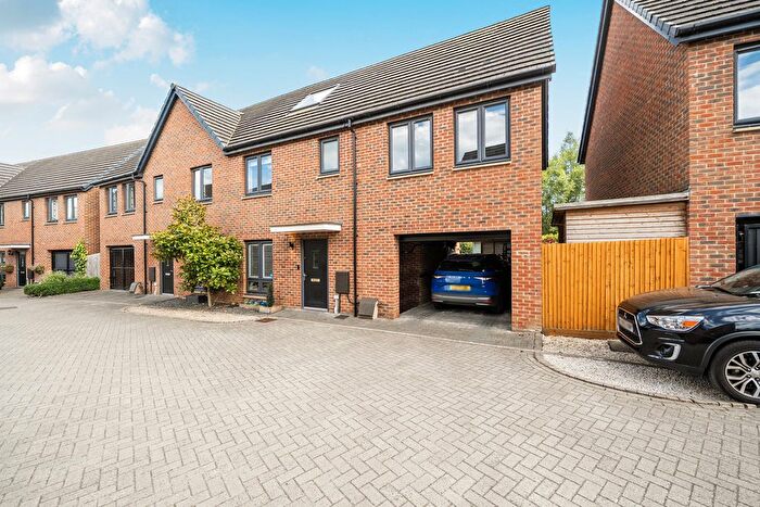 6 Bedroom Semi-Detached House For Sale In Bullock Crescent, Woking, GU22