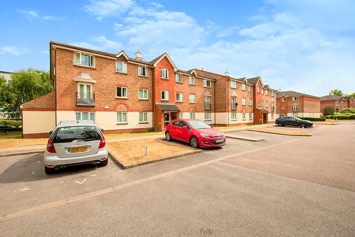 2 Bedroom Flat To Rent In Lindisfarne Gardens, Maidstone, Kent, ME16