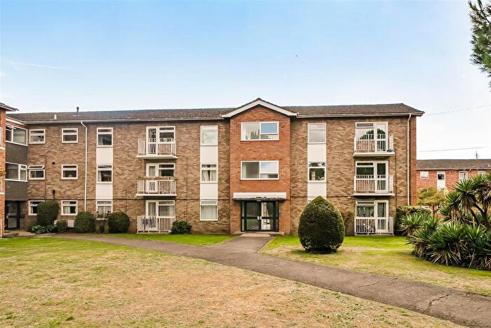 2 Bedroom Flat For Sale In Caroline Court, Bath Road, Reading, RG1