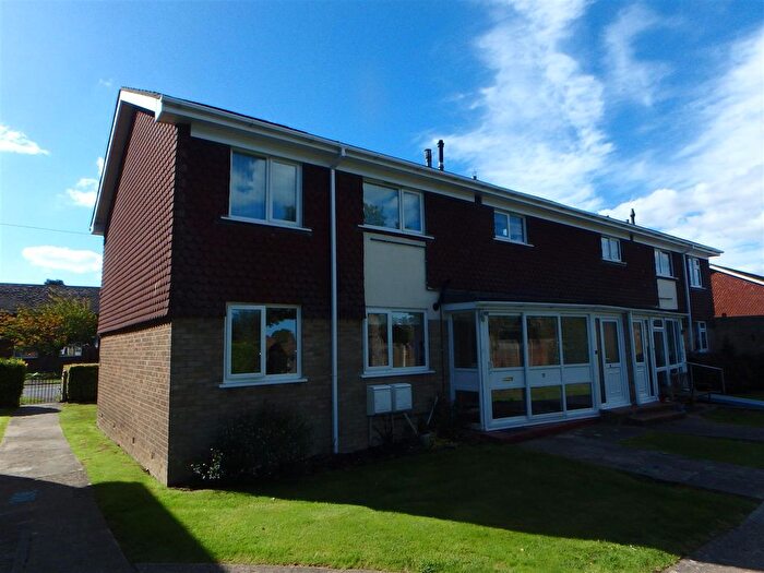 2 Bedroom Flat To Rent In Yew Tree Court, Newlands Road, New Milton, BH25