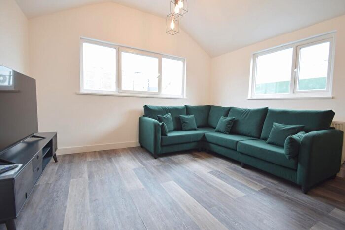 6 Bedroom Apartment To Rent In Woodville Road, Cathays, CF24