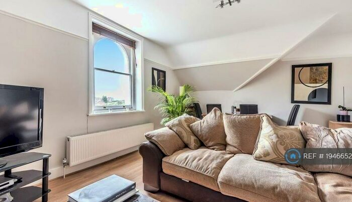 2 Bedroom Flat To Rent In Bedford Hill, London, SW12