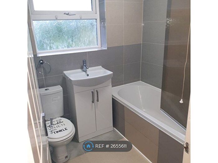 3 Bedroom Semi-detached House To Rent In Mostyn Road, Luton, LU3