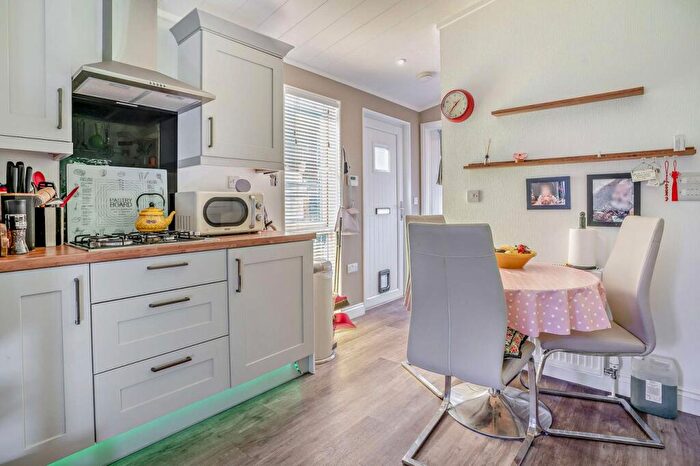 1 Bedroom Park Home For Sale In Mill Gardens, Blackpill, Swansea, SA3