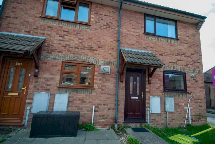 2 Bedroom Semi-Detached House To Rent In Suffolk Avenue, Leigh-On-Sea, SS9