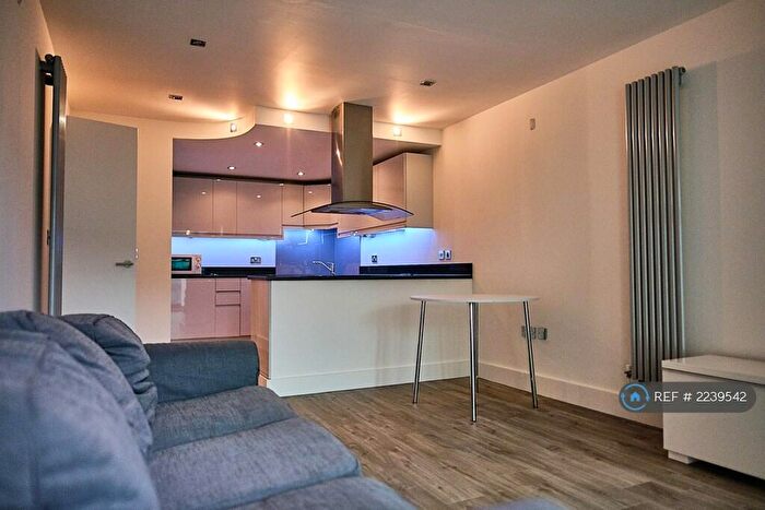 2 Bedroom Flat To Rent In Millharbour, London, E14