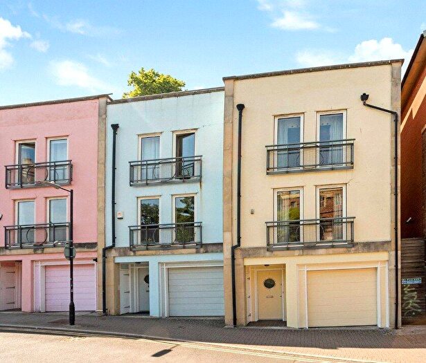 4 Bedroom End Of Terrace House To Rent In Lower Clifton Hill, Bristol, Somerset, BS8