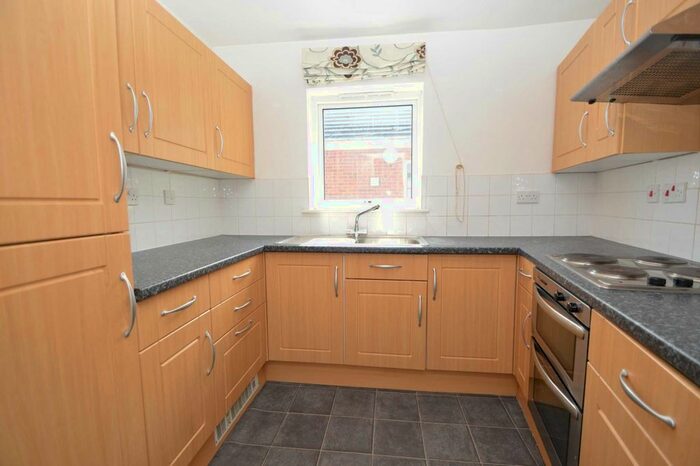 2 Bedroom Maisonette To Rent In Station Road, Addlestone, KT15