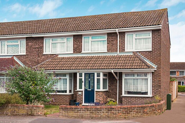 4 Bedroom Semi-Detached House For Sale In Raphael Drive, Shoeburyness, SS3