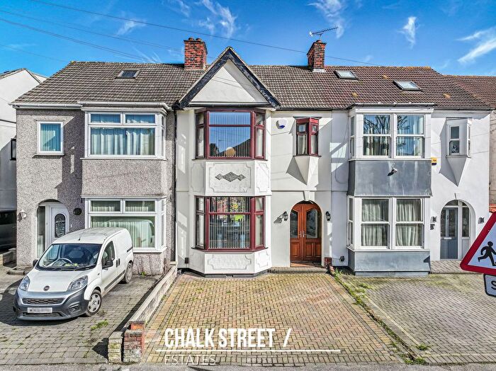 3 Bedroom Terraced House For Sale In Havering Road, Romford, RM1