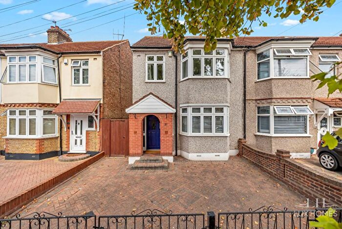 3 Bedroom End Of Terrace House For Sale In Strathmore Gardens, Hornchurch, RM12