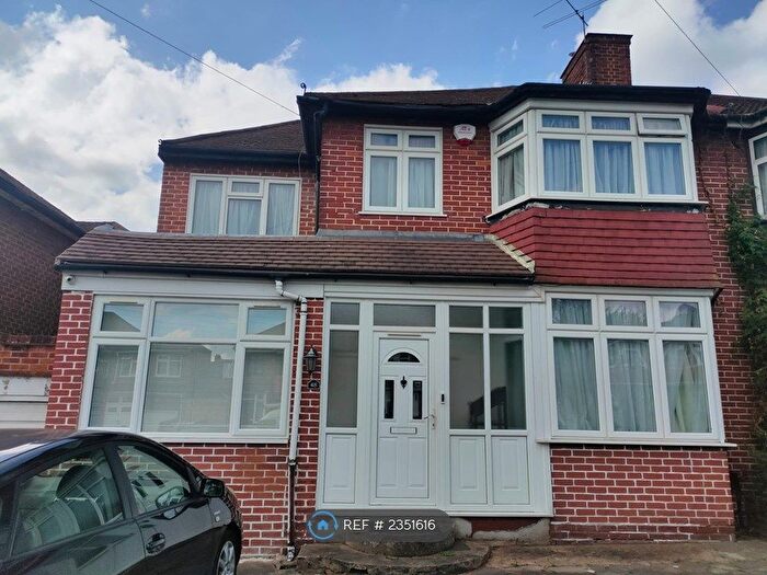 5 Bedroom Semi-Detached House To Rent In St. Andrews Drive, Stanmore, HA7