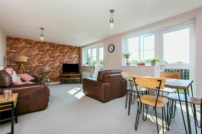 2 Bedroom Flat To Rent In Moreton Road, South Croydon CR2