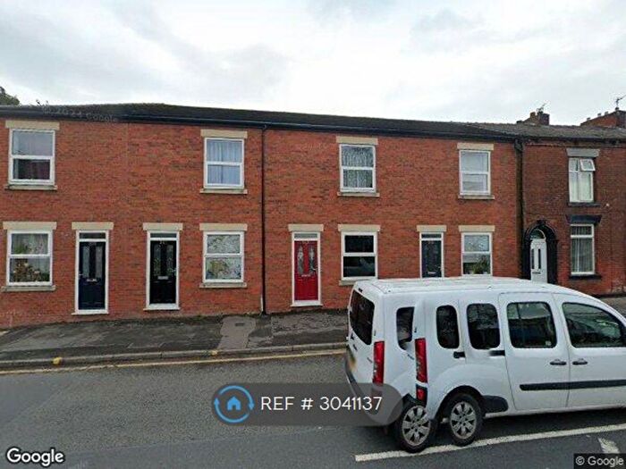 2 Bedroom Terraced House To Rent In Oldham Road, Oldham, OL2