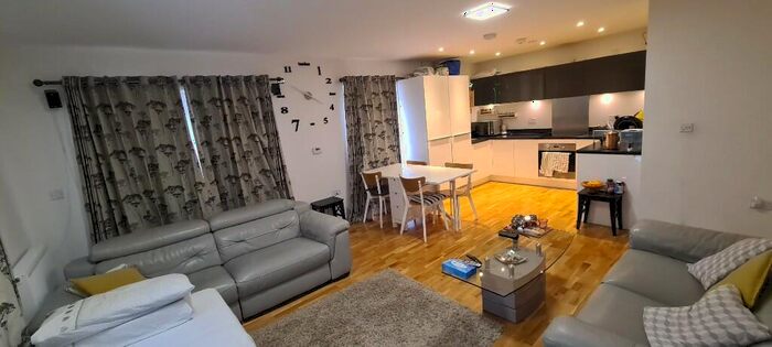 2 Bedroom Flat To Rent In Arla Place, Ruislip, Middlesex, HA4