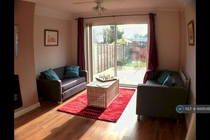 4 Bedroom Semi-Detached House To Rent In Milner Place, Winchester, SO22