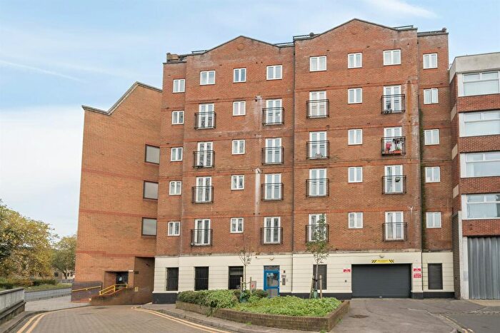 2 Bedroom Apartment To Rent In The Picture House, Cheapside, Reading, RG1