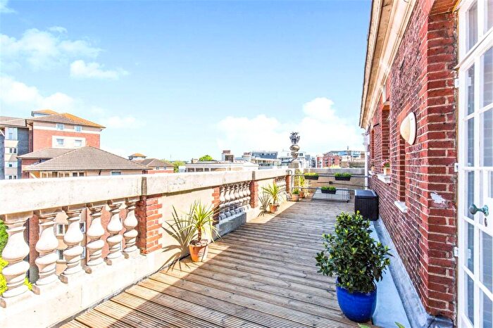 2 Bedroom Apartment For Sale In Canute Road, Southampton, Hampshire, SO14